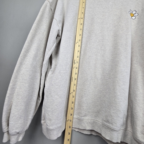 JUNIE GREY Mom Oversized Sweatshirt Embroidered Smile Flower Gray Womens Size L - Picture 9 of 9